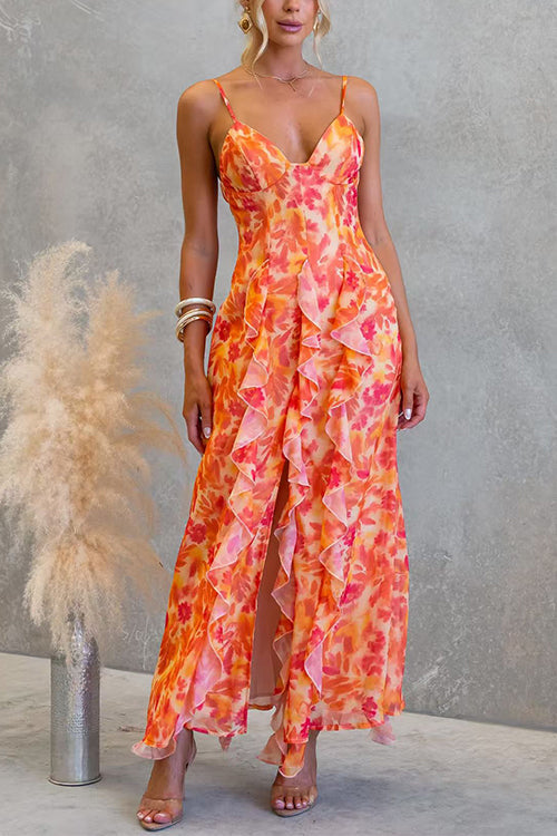 Vestido maxi tipo cami con espalda descubierta, recortes, estampado floral, volante y abertura lateral