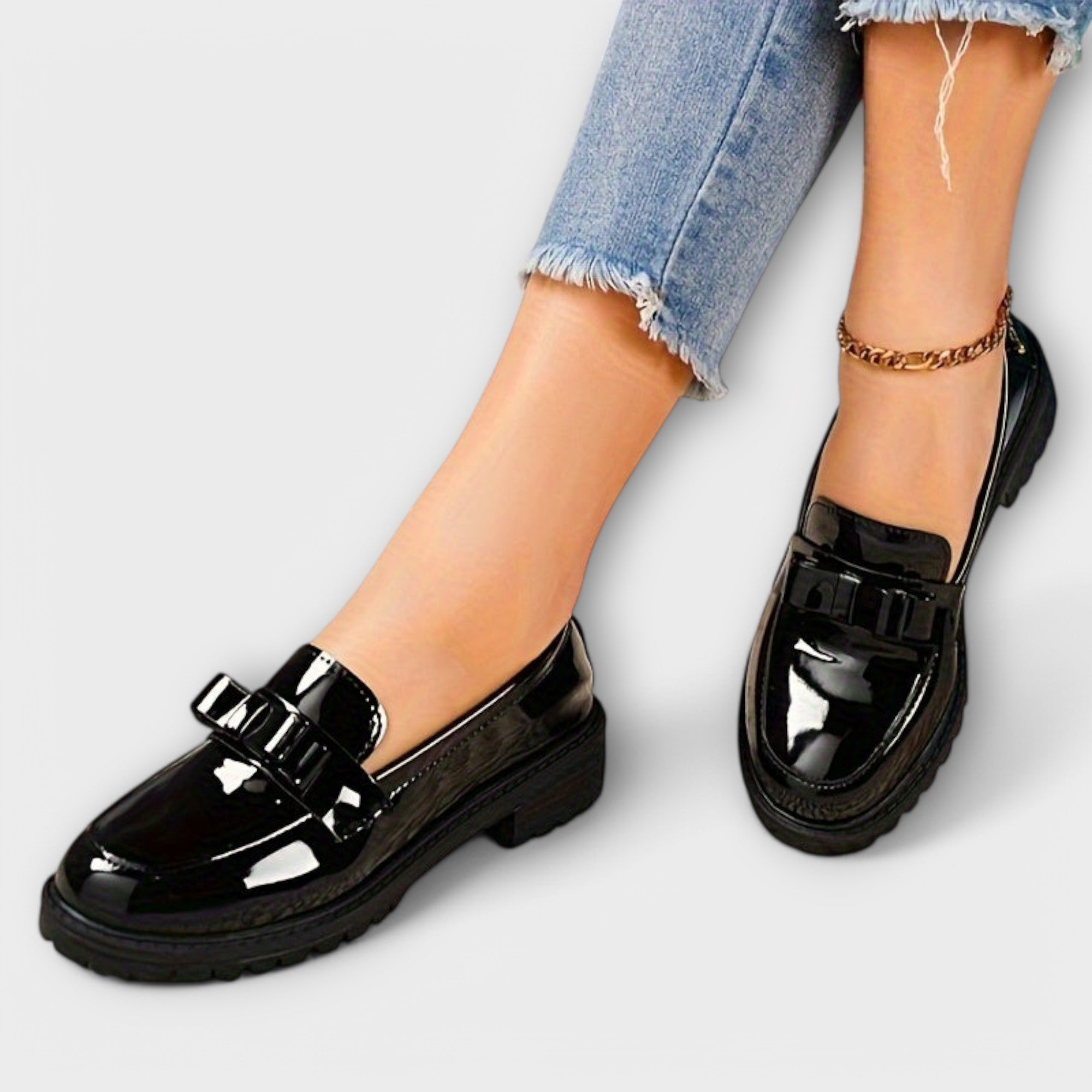 Blanca™ - Mocasines negros de charol con lazo