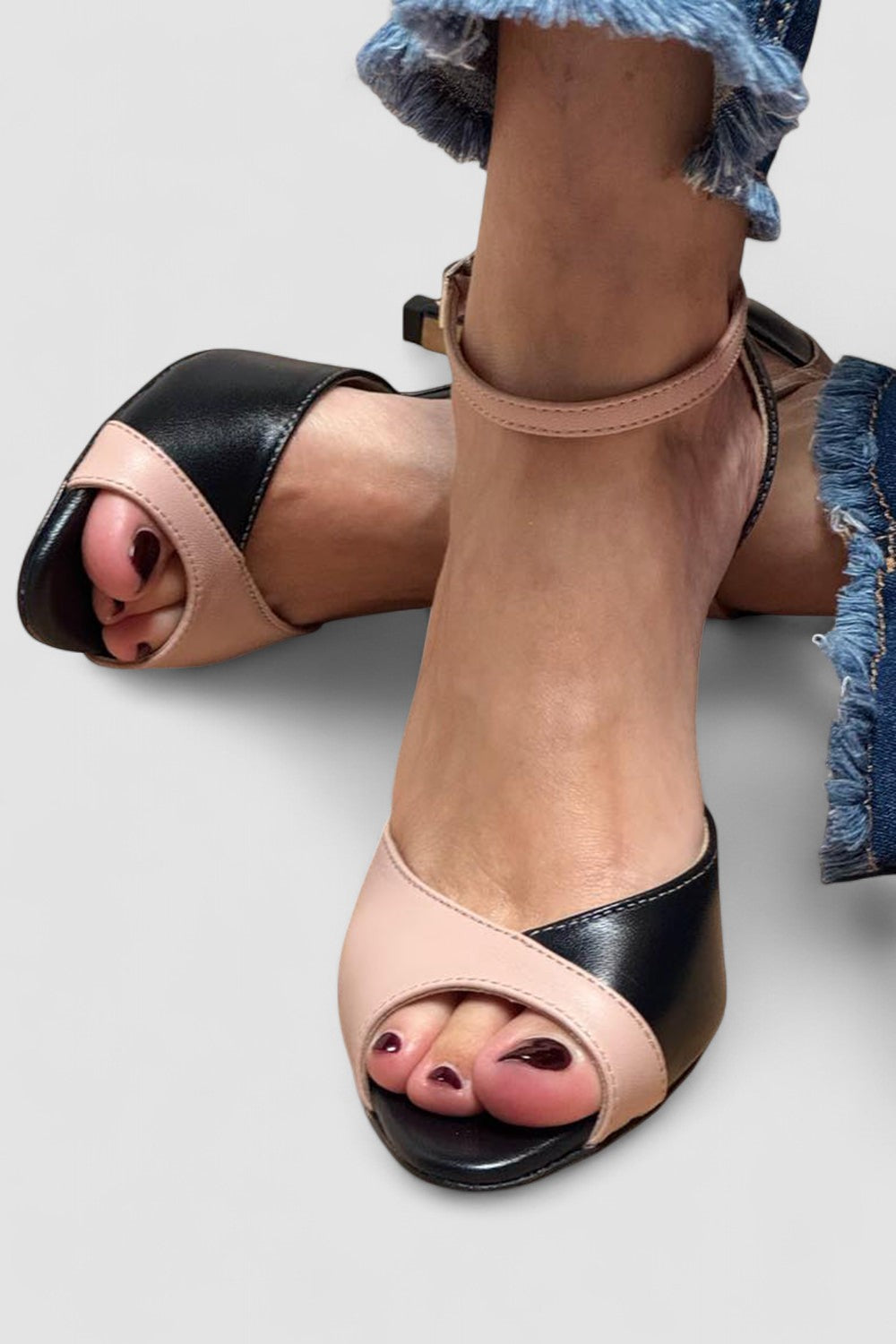 Blanca™ - Zapatos de tacón medio con tira al tobillo y estilo elegante