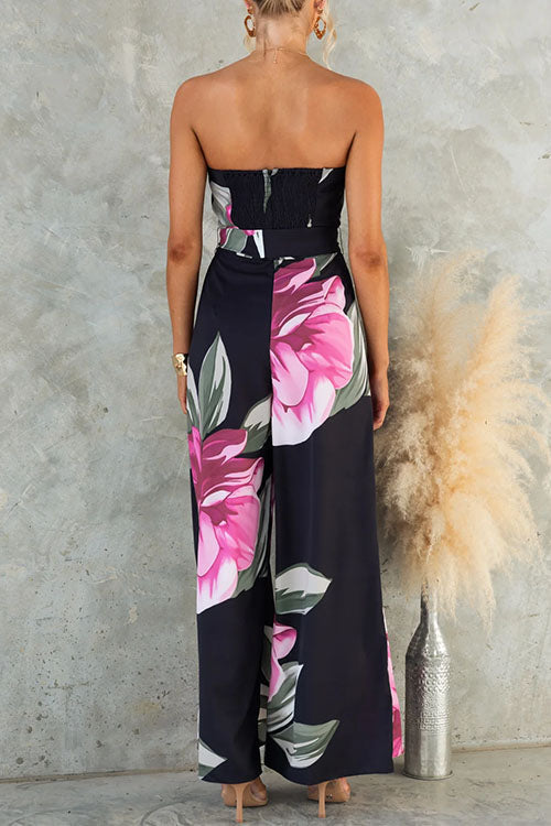 Vestido sin tirantes con cintura anudada, pierna amplia y estampado floral