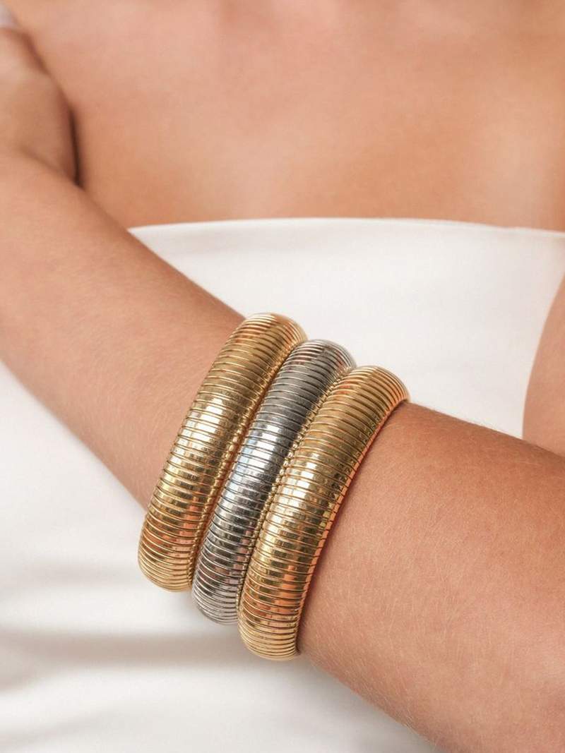 Blanca™ - Brazalete acanalado elegante con diseño moderno y sofisticado