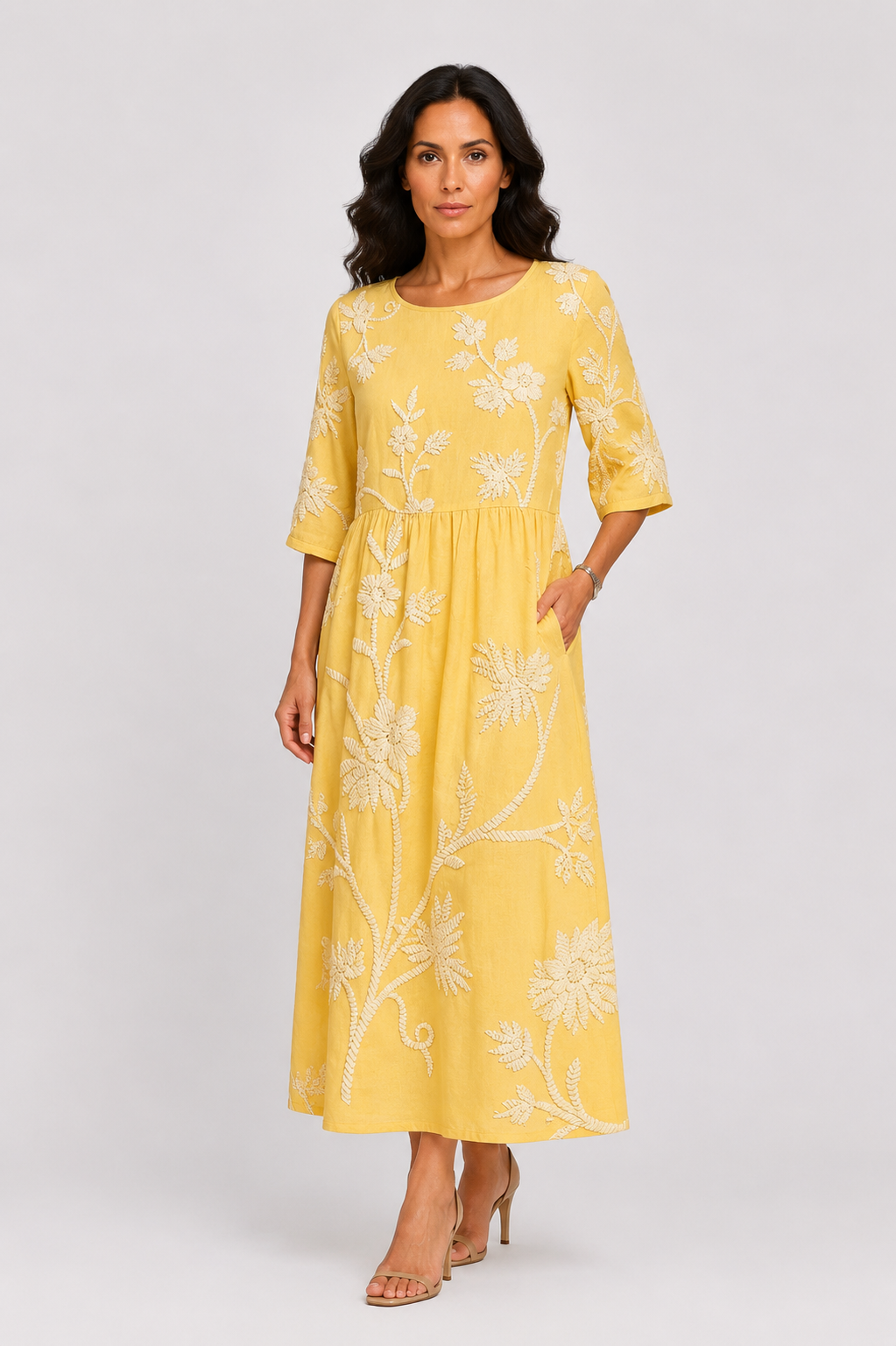 Vestido informal de mujer con estampado floral.