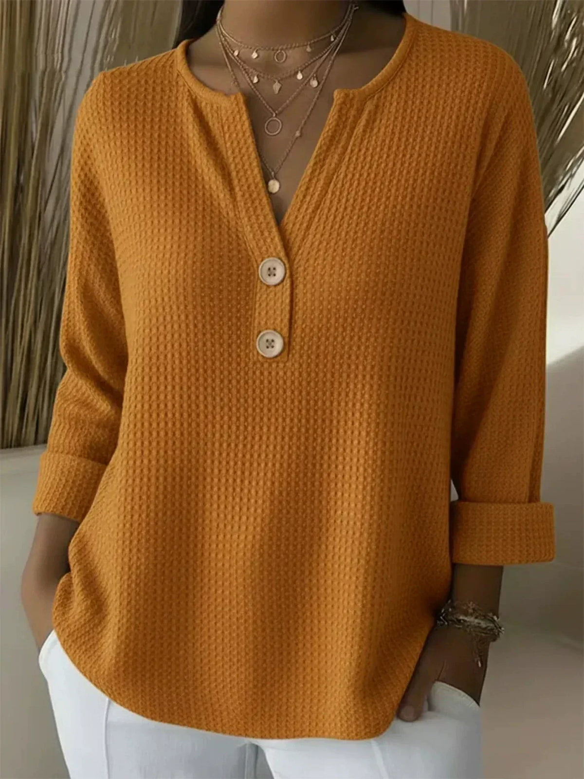 Lucía | Playera Henley texturizada con botones