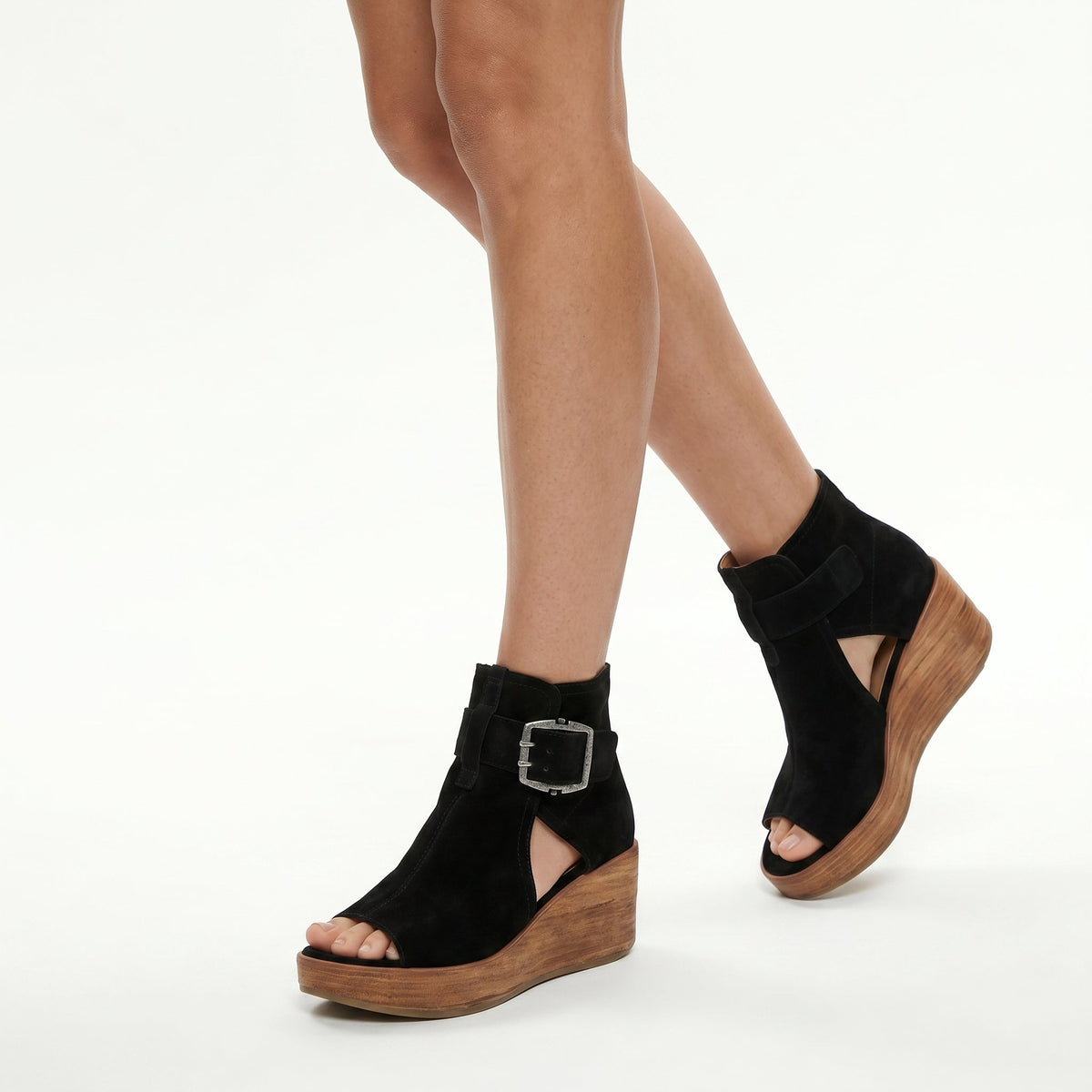 Violeta | Botines con cuña y punta abierta en estilo moderno