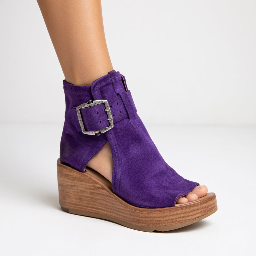 Violeta | Botines con cuña y punta abierta en estilo moderno