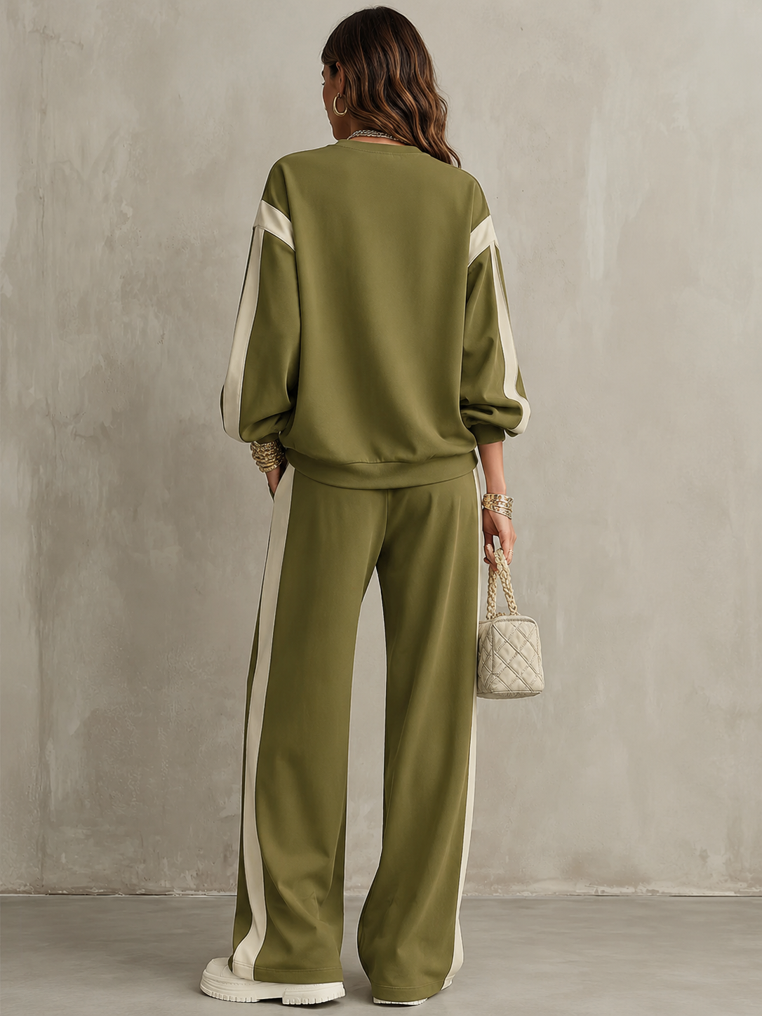Romina | Conjunto de Sudadera y Pantalón con Franja Lateral, Verde Olivo