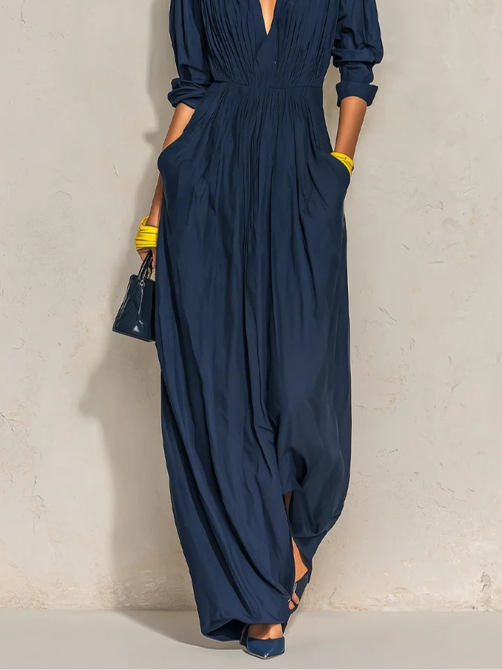 Ofelia | Vestido Largo Plisado con Escote en V y Cuello Alto, Azul Marino