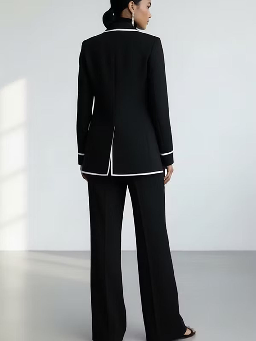 Clementina | Conjunto de Saco y Pantalón con Ribetes en Contraste, Negro