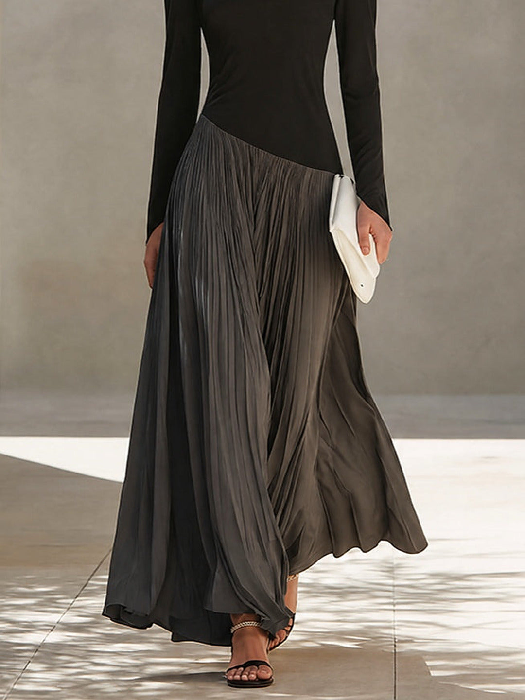 Virginia | Vestido Largo Plisado con Cuello Drapeado, Negro y Gris