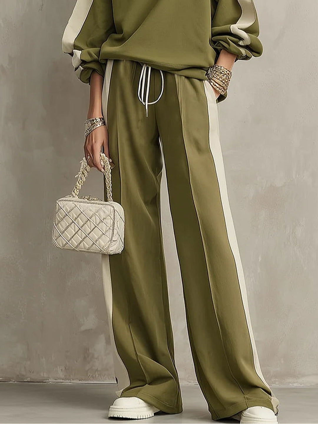 Romina | Conjunto de Sudadera y Pantalón con Franja Lateral, Verde Olivo